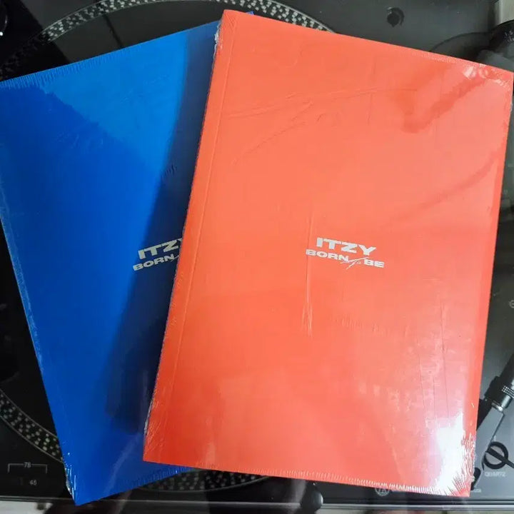 [BUNJANG] ITZY Mini 8th Album Born To Be (2 Versions) Sealed Bundle Set / ITZY 있지 미니8집 Born To Be 앨범 2종 일괄 (미개봉)