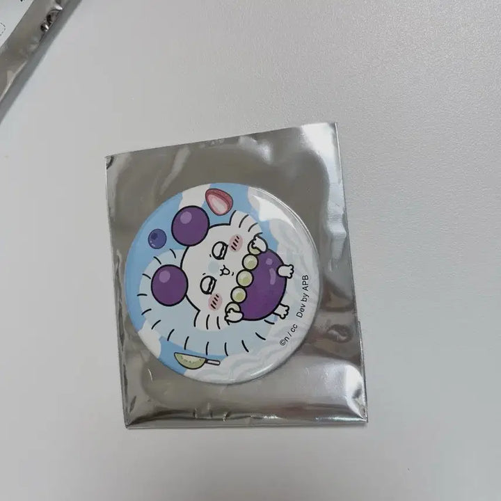[BUNJANG] Chiikawa Pocket Fruit Can Badge Momonga / 치이카와 포켓 과일 팝업 캔뱃지 모몽가