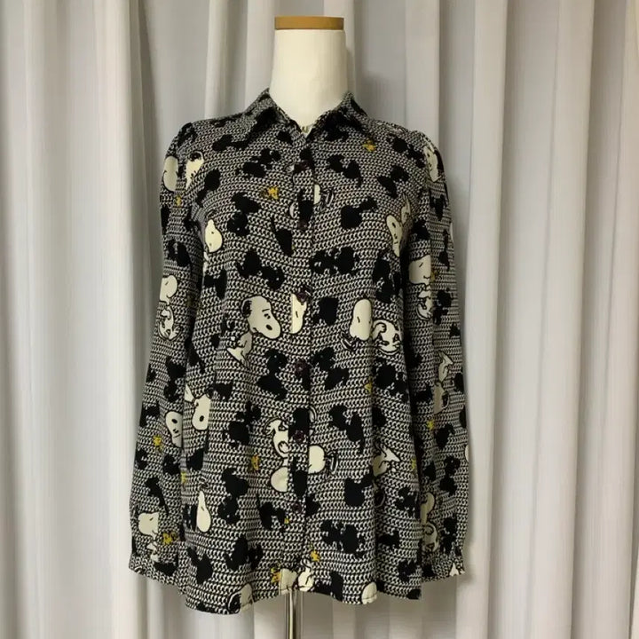 [BUNJANG] Snoopy Pattern Black Blouse / [착용 1회] 스누피 패턴 블랙 블라우스