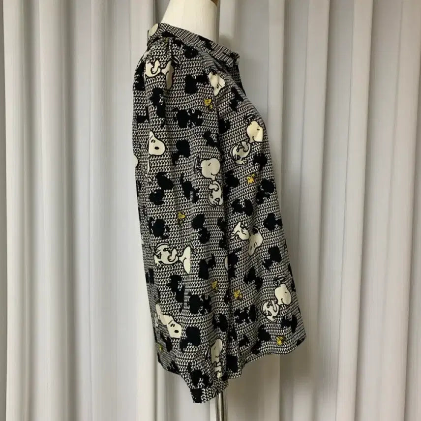 [BUNJANG] Snoopy Pattern Black Blouse / [착용 1회] 스누피 패턴 블랙 블라우스