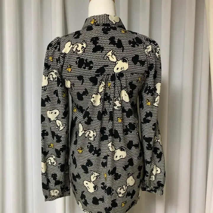 [BUNJANG] Snoopy Pattern Black Blouse / [착용 1회] 스누피 패턴 블랙 블라우스