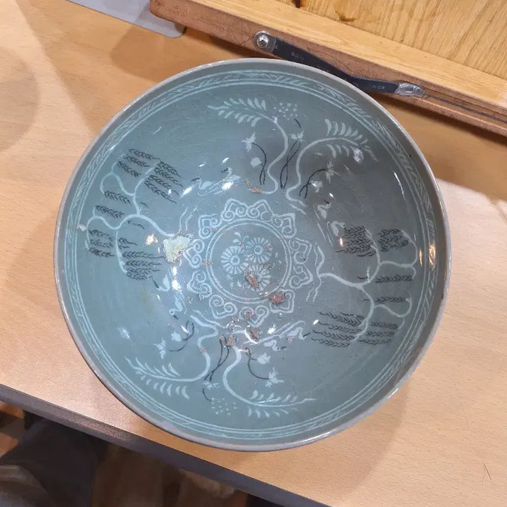 [BUNJANG] Goryeo Celadon Black White Inlaid Chrysanthemum Water Bird Lotus Pattern Bowl / 고려청자
