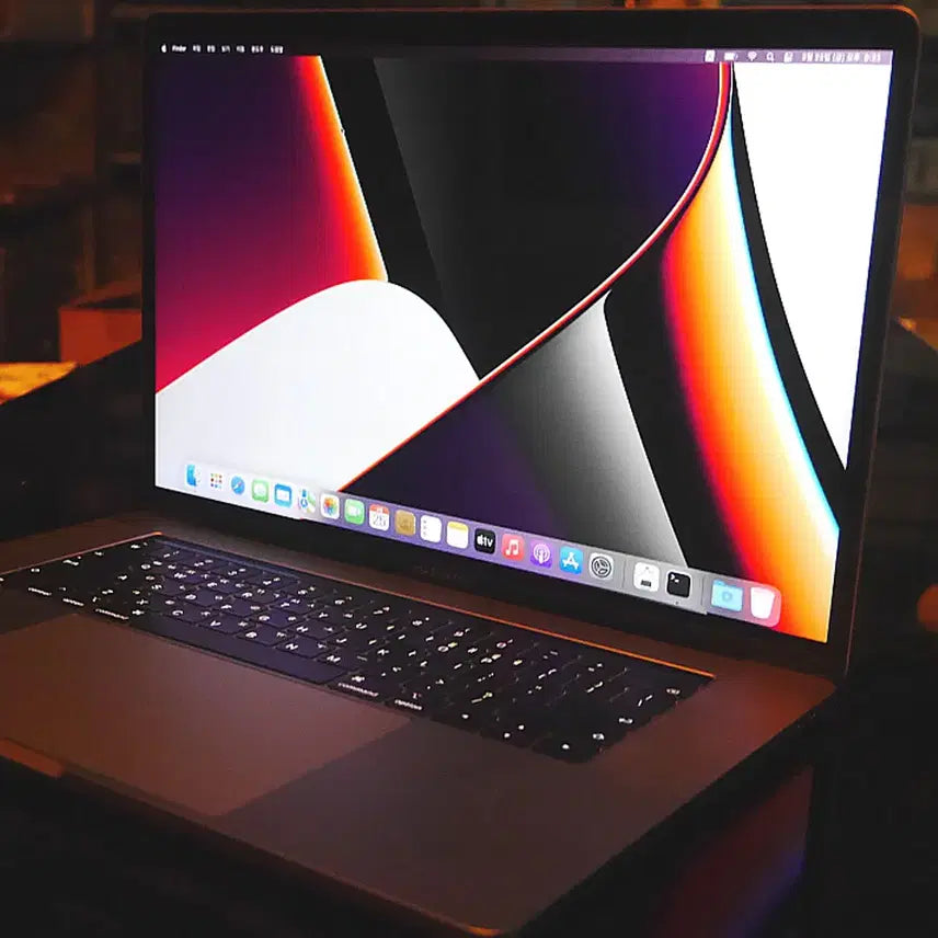 [BUNJANG] Apple MacBook Pro 15-inch (Space Gray) - i7-8750H, 16GB RAM, 512GB SSD / 애플 맥북프로A1990/16G/512G/i7-8750H/스페이스그레이