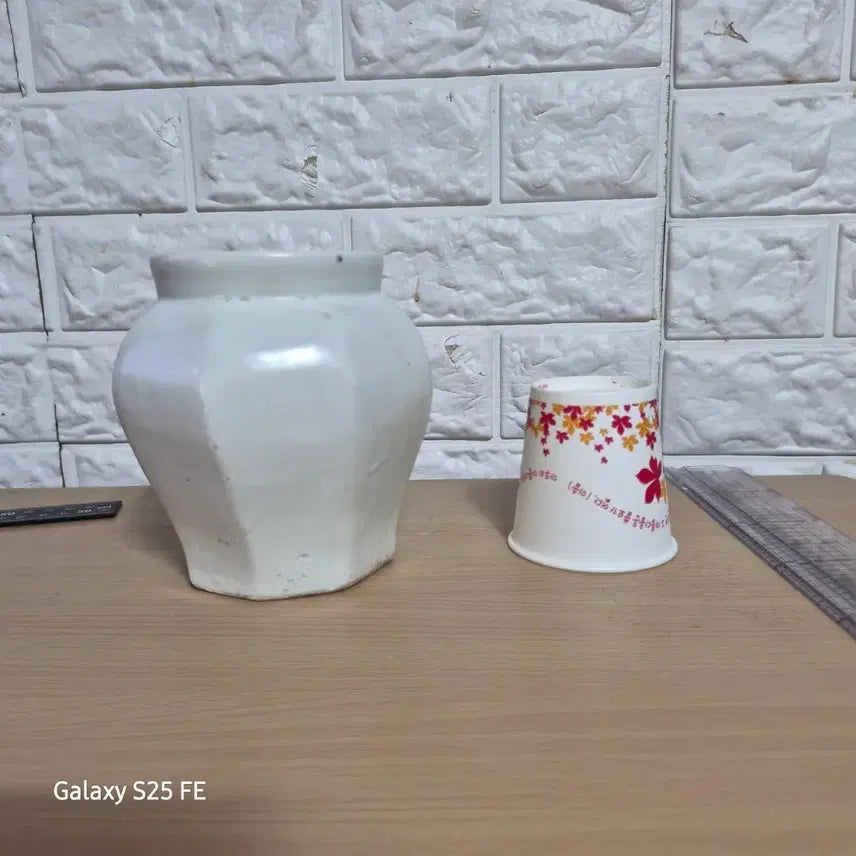 [BUNJANG] Joseon Dynasty White Porcelain Octagonal Vase / 백자8각충호