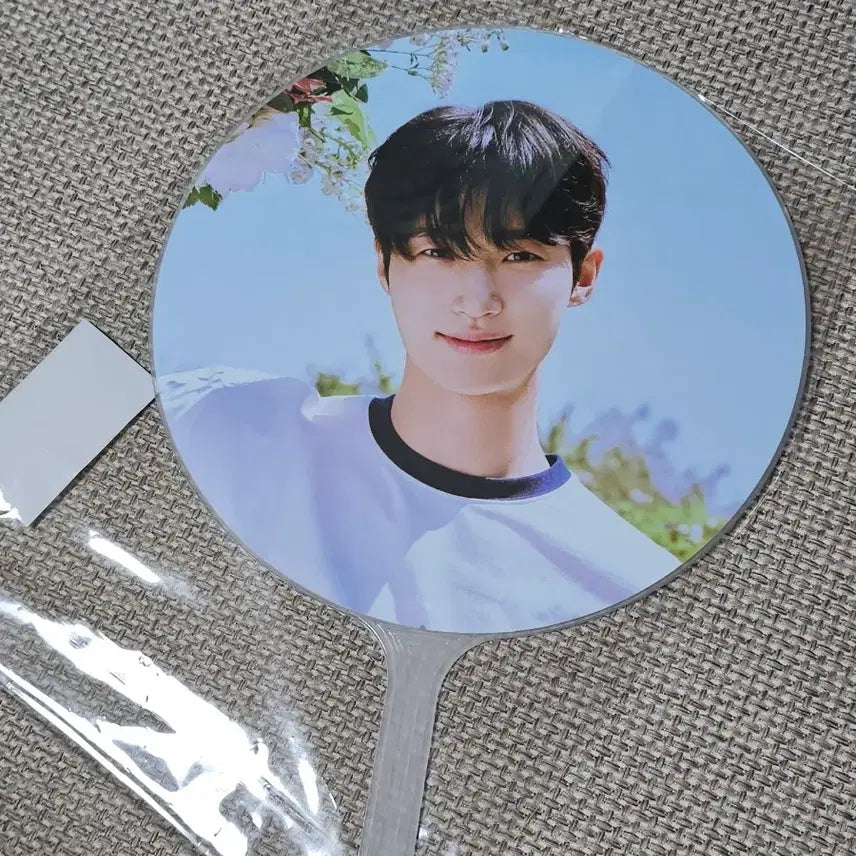 [BUNJANG] Byeon Woo Seok Hand Fan Uchiwa / 변우석 부채 우치와