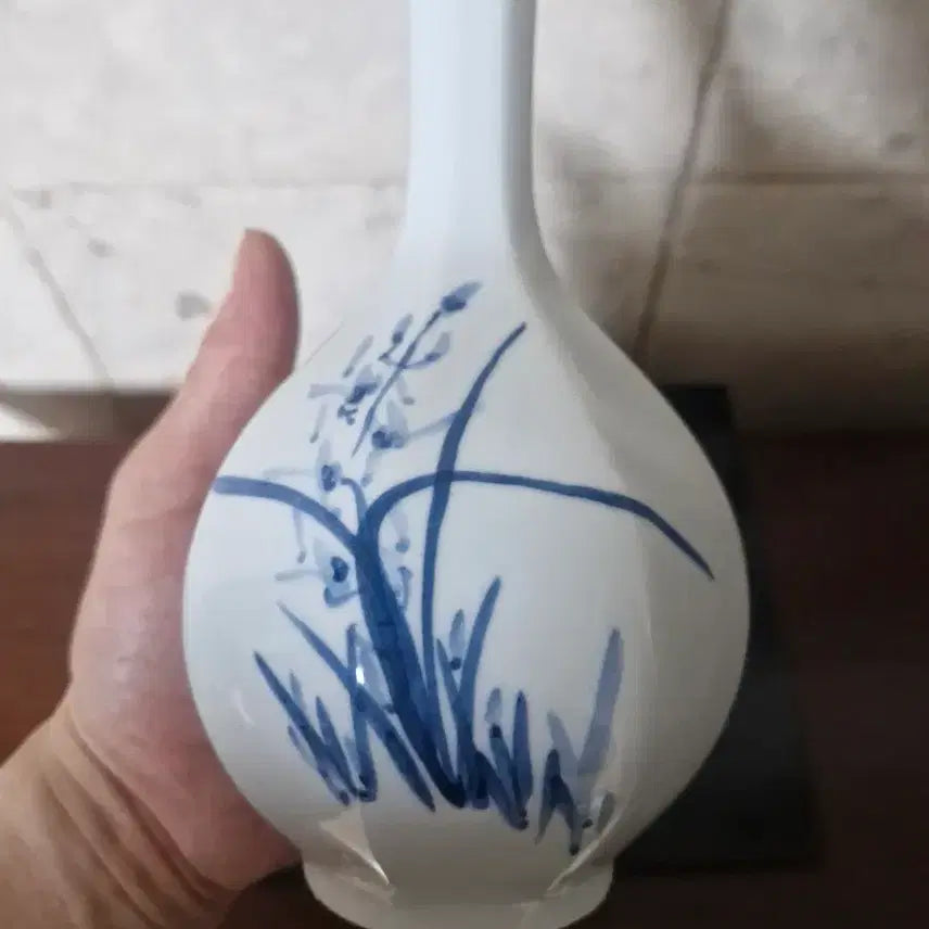[BUNJANG] White Porcelain Octagonal Vase with Orchid Design / 백자 난초문 팔각주병