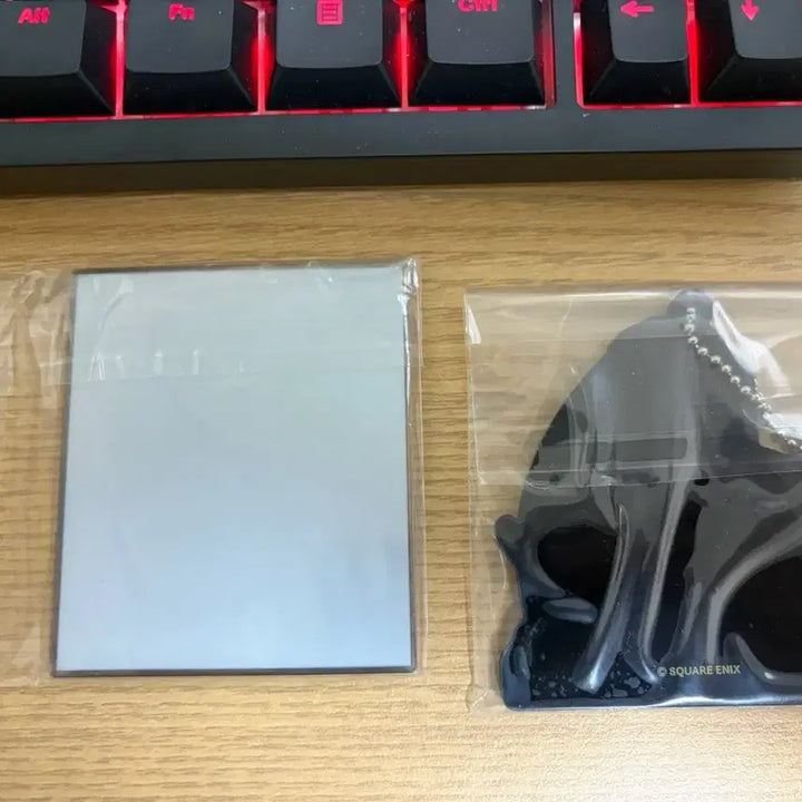 [BUNJANG] NieR Replicant Postcard + 15th Anniversary Keychain Set / 니어 레플리칸트 엽서 + 15주년 키링 세트