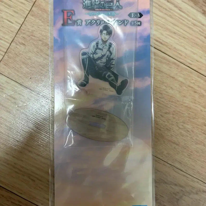 [BUNJANG] Attack on Titan Ichiban Kuji E Prize Levi Acrylic Stand / 진격의거인 제일복권 쿠지 e상 리바이,미카사 아크릴스탠드 팝니다