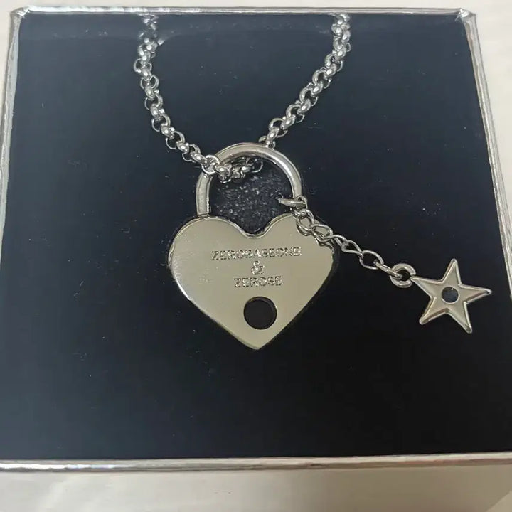 [BUNJANG] ZB1 Sung Hanbin Blue Mansion Secret Charm Keychain / 제베원 제로베이스원 성한빈 md 블루맨션 시크릿참 키링 양도