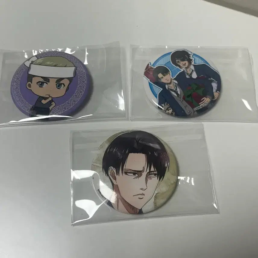 [BUNJANG] Attack on Titan Can Badge Set (Levi, Erwin, Hange) - 3 Types / 진격의 거인 캔뱃지 리바이 엘빈 한지 3종