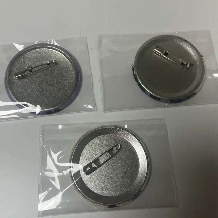[BUNJANG] Attack on Titan Can Badge Set (Levi, Erwin, Hange) - 3 Types / 진격의 거인 캔뱃지 리바이 엘빈 한지 3종