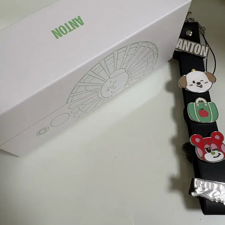 [BUNJANG] RIIZE Anton Tokyo Dome All Concert Goods Fan + Lightstick Strap / 앤톤 최종 가격내림 도쿄돔 올콘 굿즈 선풍기 + 응원봉 가죽 스트랩 일괄