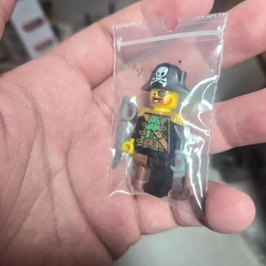 [BUNJANG] LEGO Minifigure Pirate Captain / 레고 신형bam 해적선장 미니피규어