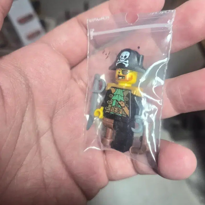 [BUNJANG] LEGO Minifigure Pirate Captain / 레고 신형bam 해적선장 미니피규어