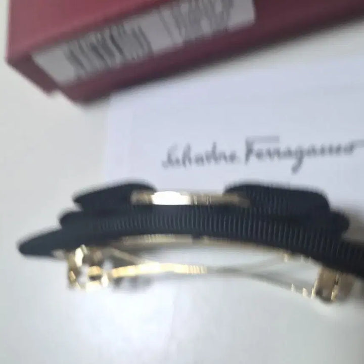 [BUNJANG] Salvatore Ferragamo Vara Ribbon Hair Clip Black Full Box / 페라가모 바라 리본 헤어핀블랙 풀박스