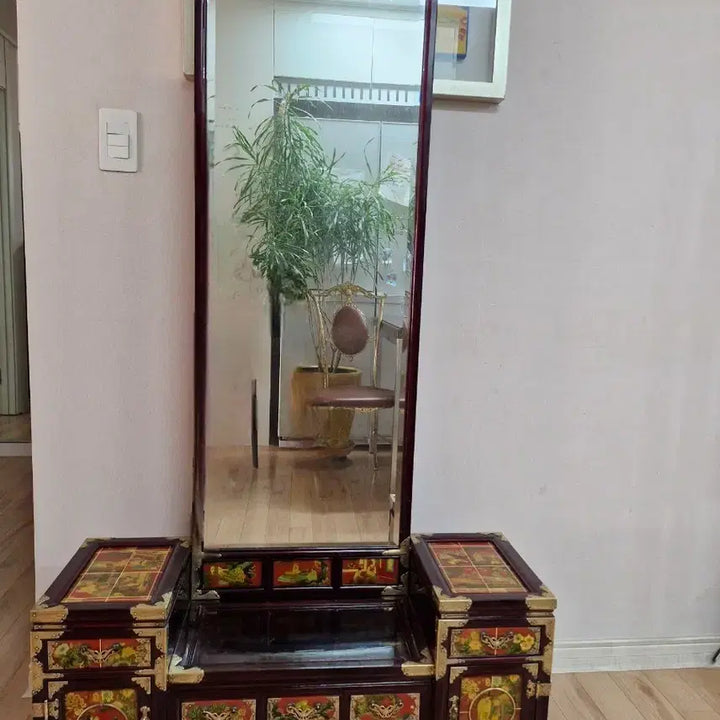 [BUNJANG] Han Chun-seop Intangible Cultural Heritage Huakjang Lacquer Chest of Drawers Dressing Table / 한춘섭 무형문화재 화각장 화장대 고가구