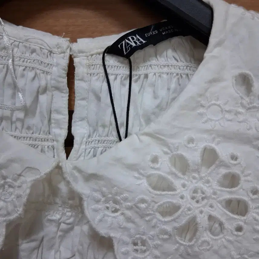[BUNJANG] ZARA White Punching Lace Blouse / 자라 화이트 펀칭 레이스 블라우스