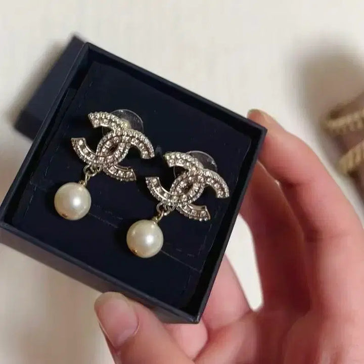 [BUNJANG] Chanel CC Logo Pearl Earrings / 샤넬 CC 로고 진주 귀걸이