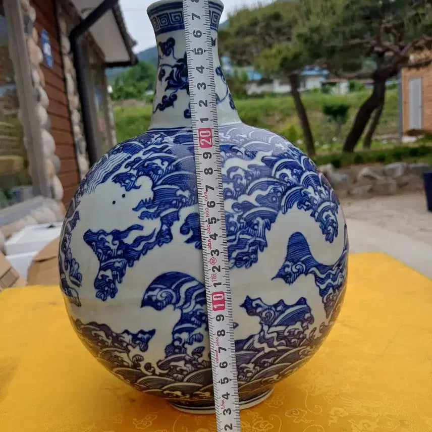 [BUNJANG] Yeongnak Dynasty Celadon Porcelain Vase with Sea Dragon Motif / 영락연제청화해수용문편병