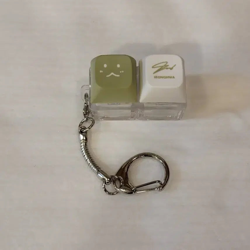 [BUNJANG] Ateez Seonghwa BRMUD Keycap Keychain / 성화 비알머드 에이티즈 BRMUD ateez 키캡 키링 keycap