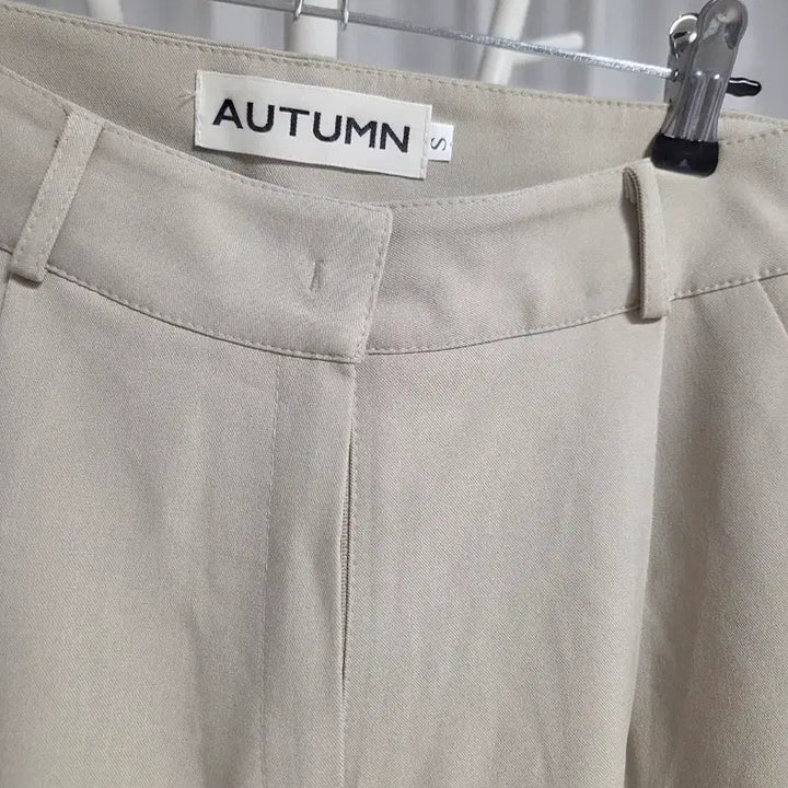 [BUNJANG] Autumn Wide Beige Slacks / AUTUMN 와이드 베이지 슬랙스