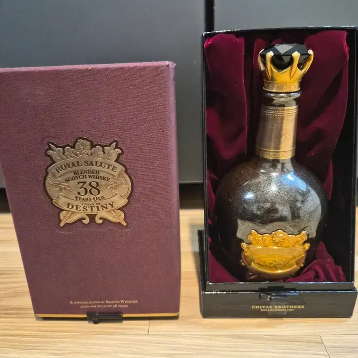 [BUNJANG] Royal Salute 38 Year Old Stone of Destiny Whisky Empty Bottle / 로얄살루트 38년산 스톤 오브 데스티니 위스키 공병입니다