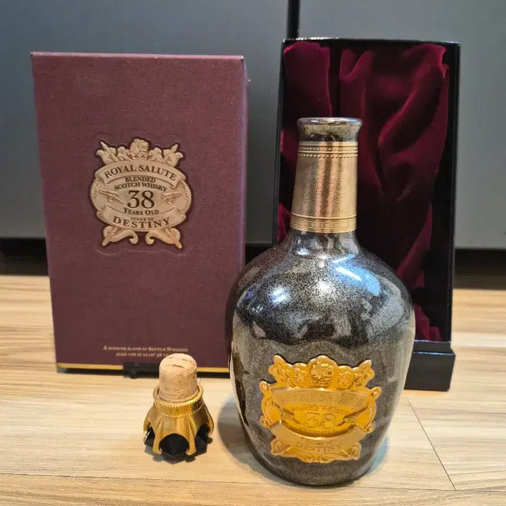 [BUNJANG] Royal Salute 38 Year Old Stone of Destiny Whisky Empty Bottle / 로얄살루트 38년산 스톤 오브 데스티니 위스키 공병입니다