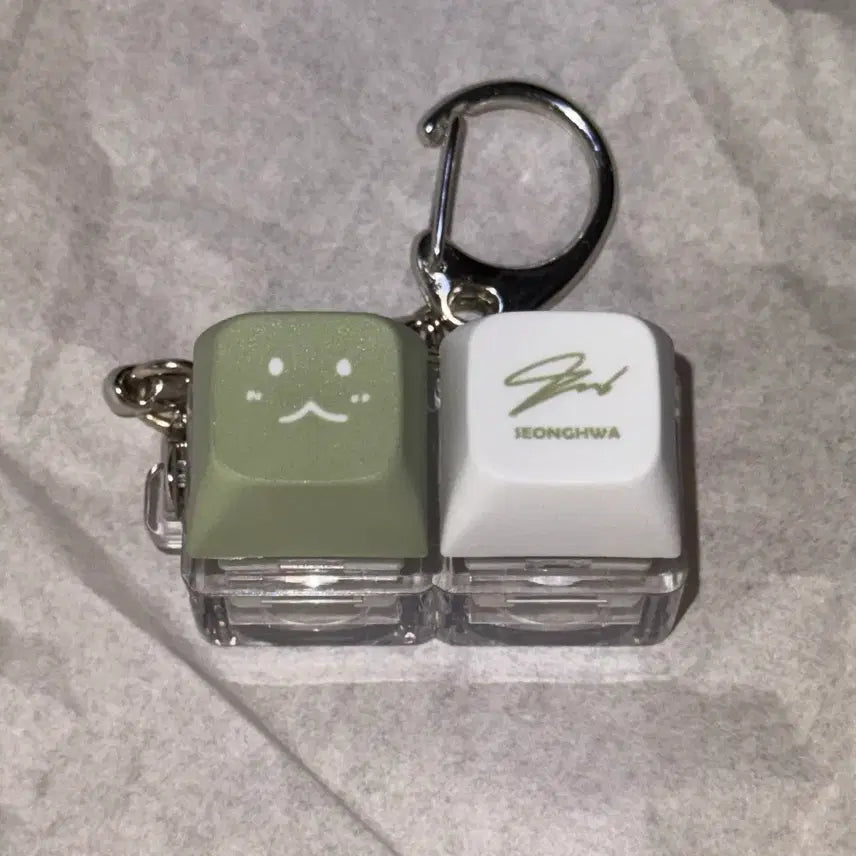 [BUNJANG] ATEEZ BRMUD Seonghwa Keycap Keyring Clicker / 에이티즈 ATEEZ 비알머드 BRMUD 키캡 키링 클리커 성화 1