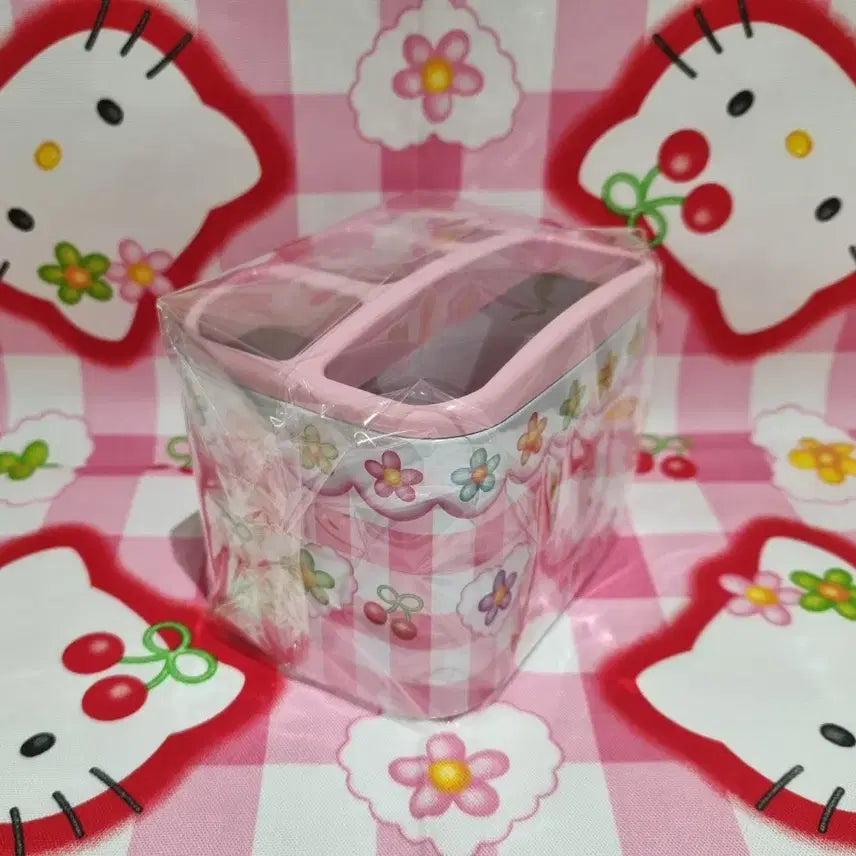 [BUNJANG] Sanrio Hello Kitty Cherry Tin Pencil Holder Container Vintage / 고전 키티 체리 틴 케이스 펜꽂이 캔 연필꽂이 보관함 문구 빈티지