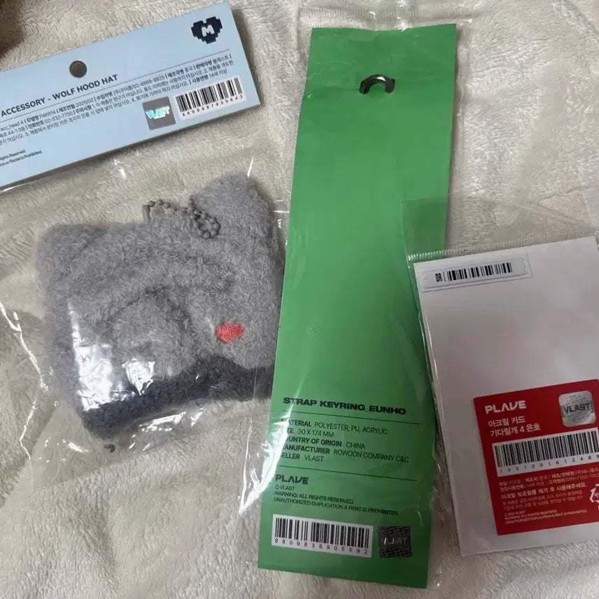 [BUNJANG] PLAVE Yookyeoreum Eunho Strap, Hat, and Acrylic Card (Sealed) / 미개봉) 플레이브 육여름 은호 스트랩