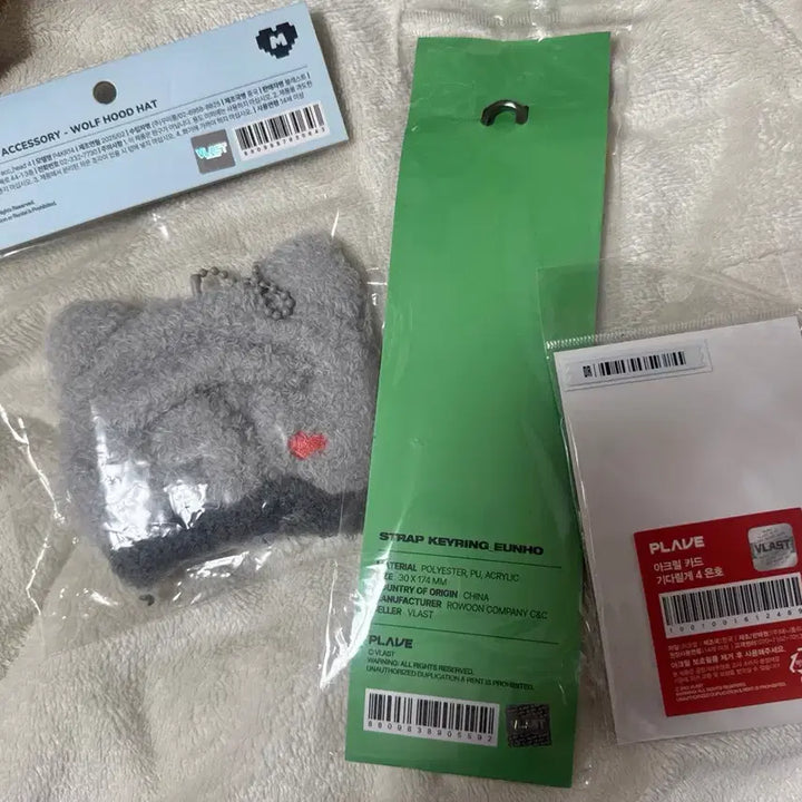 [BUNJANG] PLAVE Yookyeoreum Eunho Strap, Hat, and Acrylic Card (Sealed) / 미개봉) 플레이브 육여름 은호 스트랩