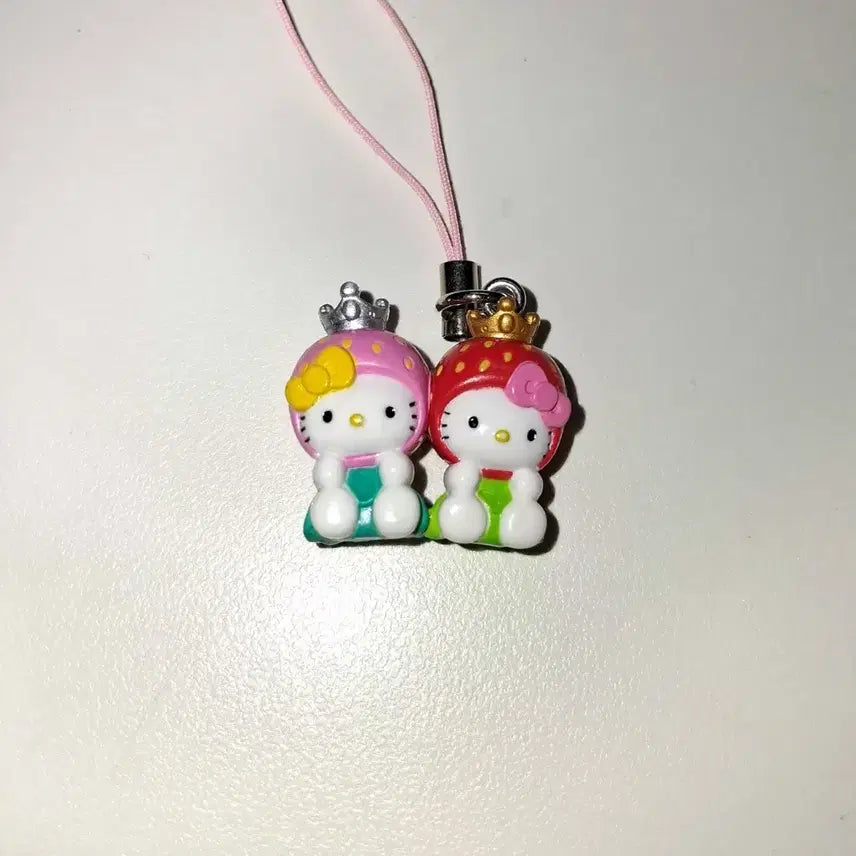 [BUNJANG] Classic Strawberry Kitty Strap / 딸기 고전키티스트랩