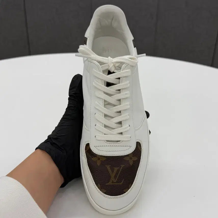 [BUNJANG] Louis Vuitton Rivoli Sneakers Size 6 / { 6 } 루이비통 리볼리 스니커즈