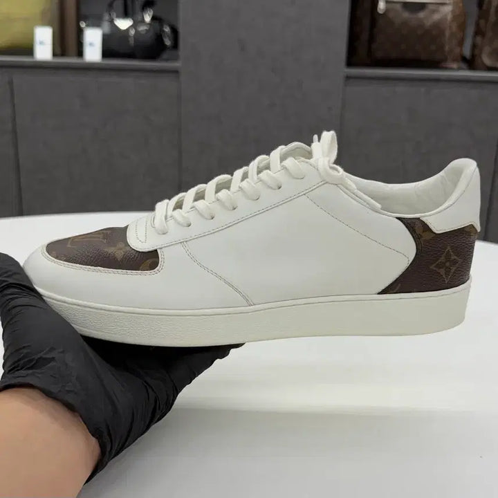 [BUNJANG] Louis Vuitton Rivoli Sneakers Size 6 / { 6 } 루이비통 리볼리 스니커즈