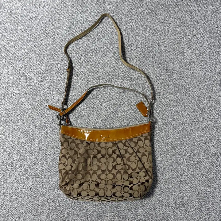 [BUNJANG] Coach Soho Pleated Tote Bag / Coach 코치 소호 플리티드 토트백