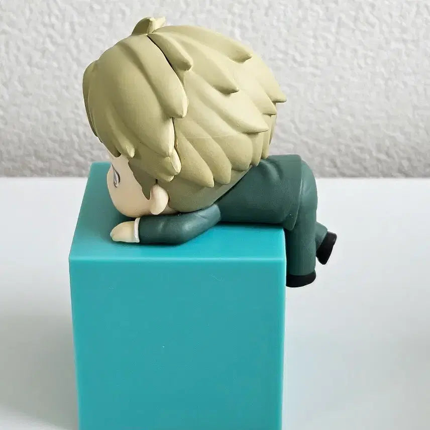 [BUNJANG] Spy x Family Loid Forger Hikkake Figure / 스파이패밀리 로이드 포저 힛카케 힛카게 피규어