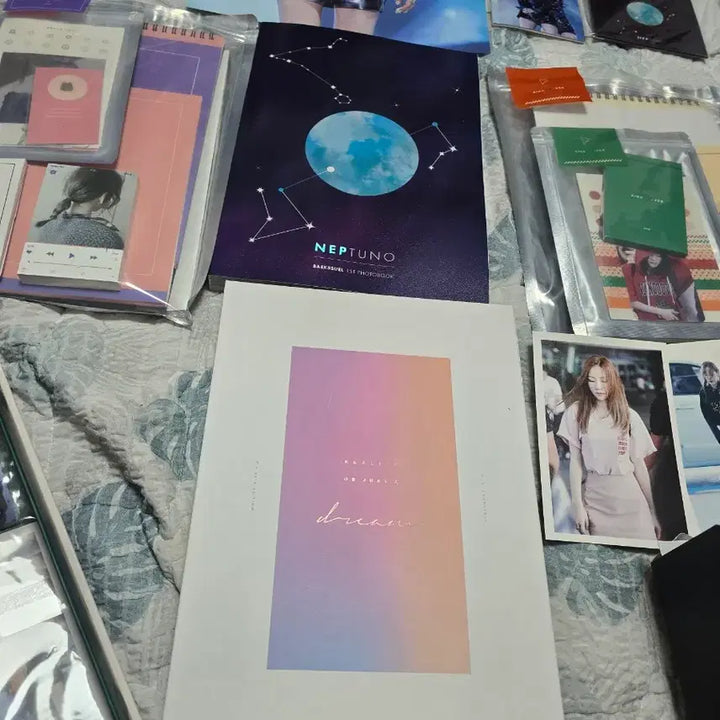 [BUNJANG] Taeyeon Photobook (CD) Bundle Set / 태연  포토북 (CD) 굿즈 포토카드 캘린더 등 일괄