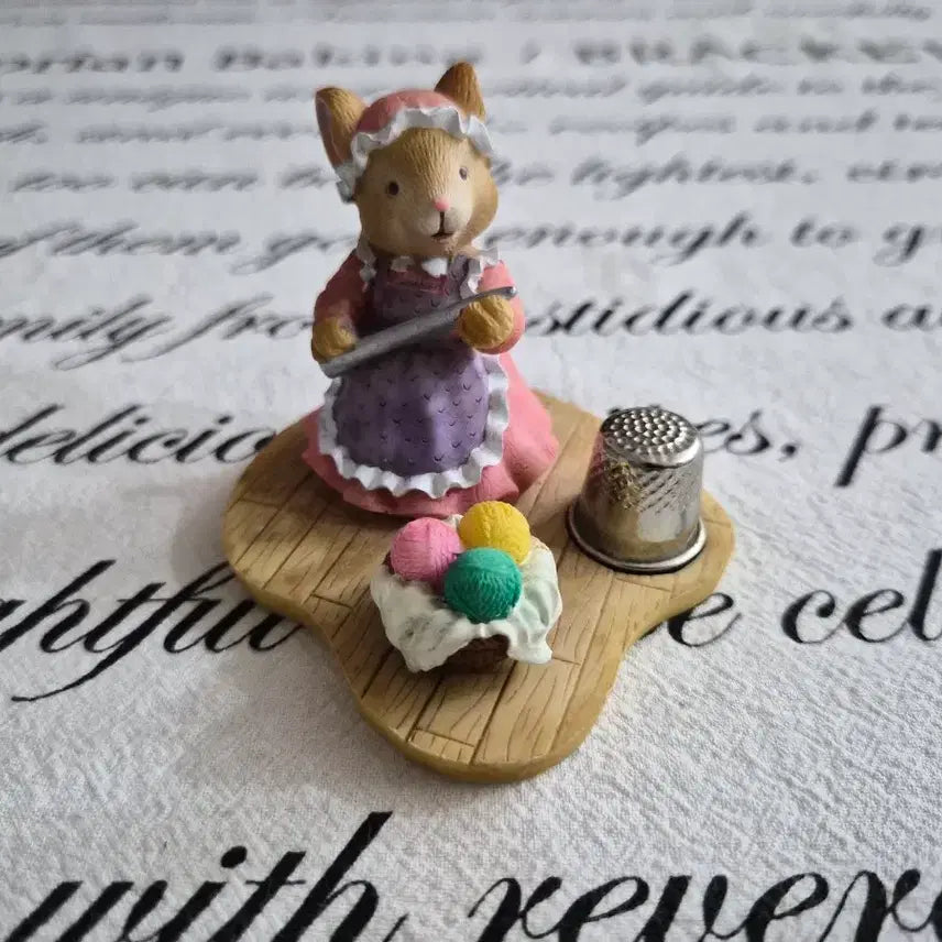 [BUNJANG] Sewing Mouse Figurine with Magnetic Thimble / 바느질 쥐 피규어