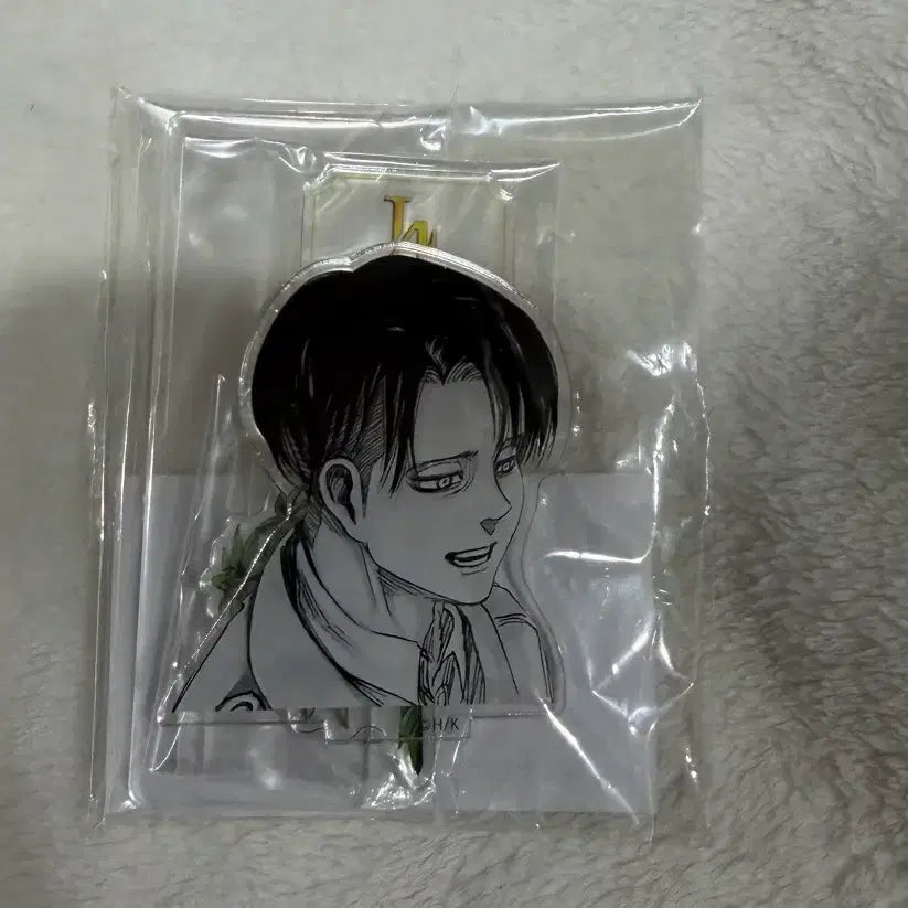 [BUNJANG] Attack on Titan Levi White Day Acrylic Stand / 진격의 거인 리바이 원화 화이트데이 아크릴