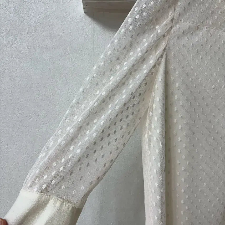 [BUNJANG] JIGOTT Seven-Sleeve See-Through Polka Dot Blouse / 지고트 (JIGOTT)칠부소매 도트 시스루 블라우스