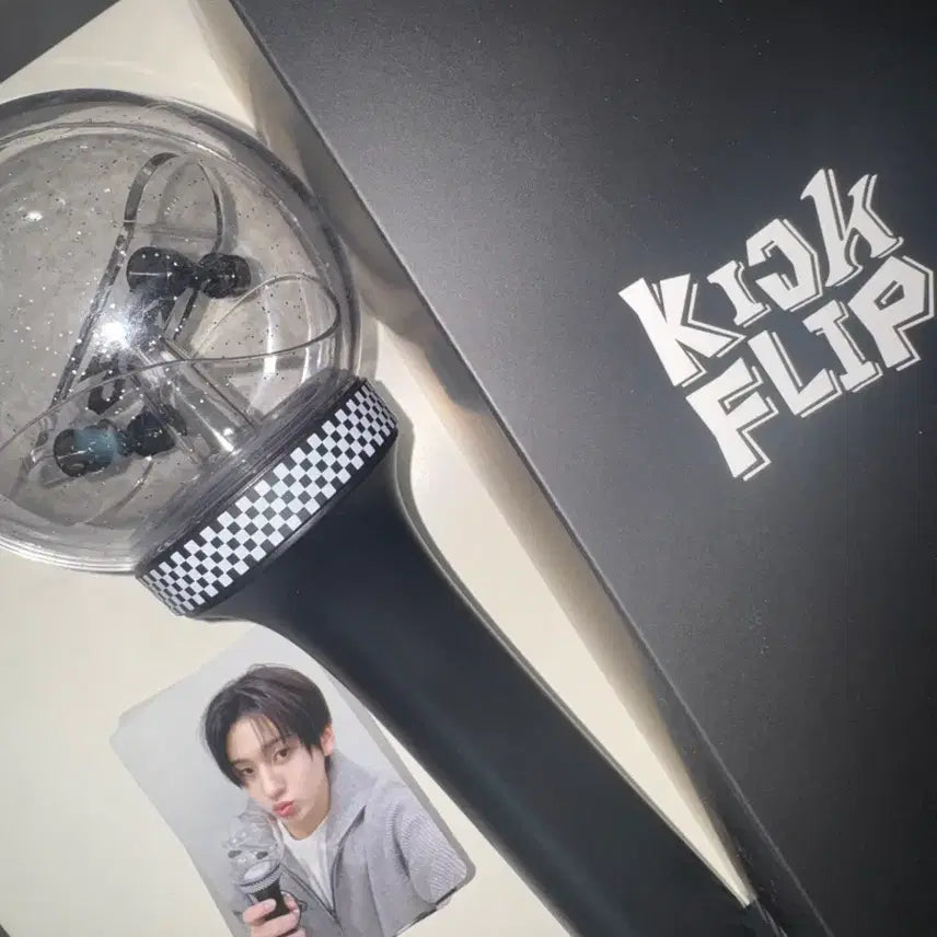 [BUNJANG] Kickflip Official Lightstick Photocard Set / 킥플립 응원봉 양도