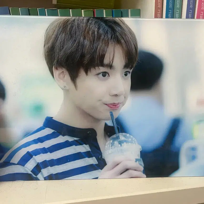 [BUNJANG] BTS Jungkook Exhibition Standing Frame / 정국 액자 (스탠딩 액자)