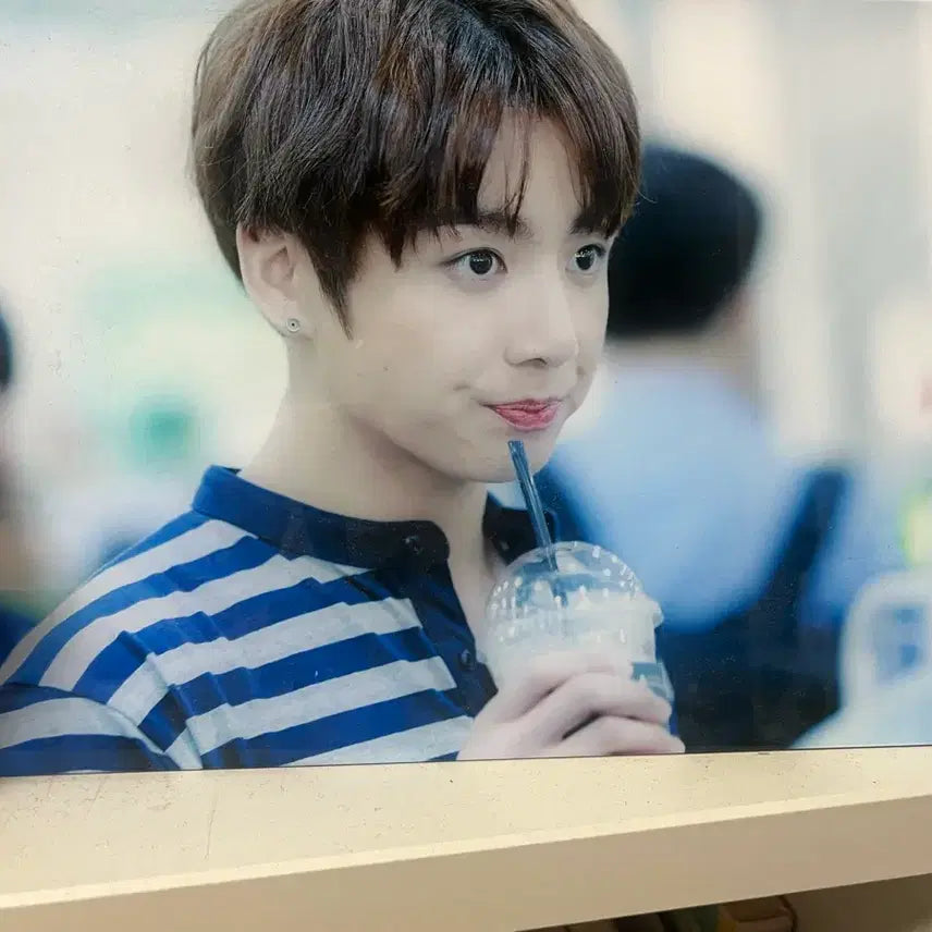 [BUNJANG] BTS Jungkook Exhibition Standing Frame / 정국 액자 (스탠딩 액자)