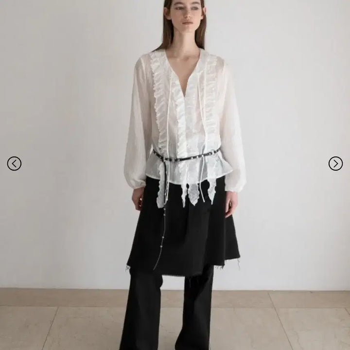 [BUNJANG] Who Is She? Dewell Blouse / who is she whoisshe 후이즈쉬 블라우스 드윌 블라우스