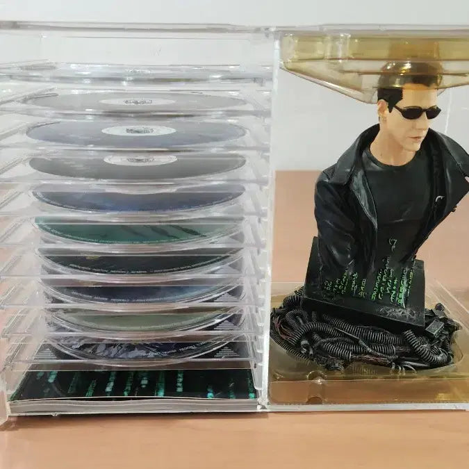 [BUNJANG] The Matrix Ultimate Collection Gift Limited Edition 10-Disc DVD Set with Neo Statue / 얼티밋 매트릭스 컬렉션 키프트 한정판 DVD 10디스크 네오석상