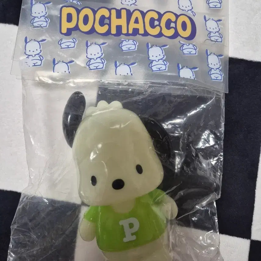 [BUNJANG] UNBOX Industries x Sanrio Pochacco Glow-in-the-Dark Figure / UNBOX Industries x sanrio 포차코 야광 피규어
