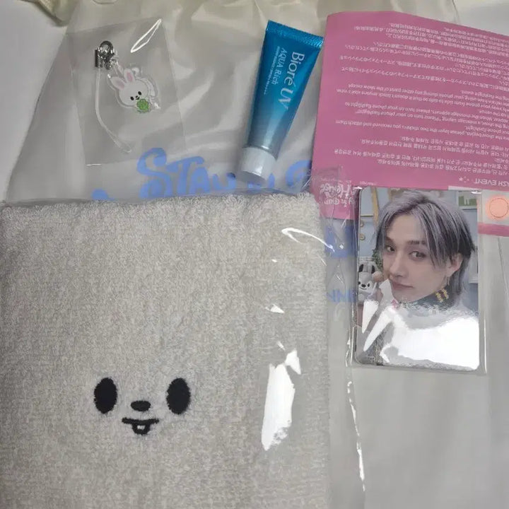 [SOLD OUT] [BUNJANG] Stray Kids 4/5 Makmak Gift Bundle Set with Biore Sunscreen / 스트레이키즈 4/5 막막기프트 일괄 양도 비오레 선크림 포함