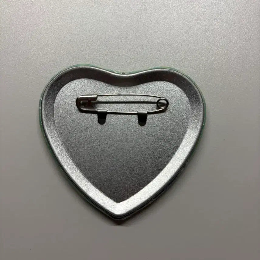 [BUNJANG] Project SEKAI Kusanagi Nene Hologram Heart Can Badge / 프세카 쿠사나기 네네 홀로그램 하트모양 캔뱃지