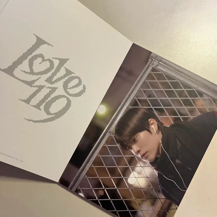 [BUNJANG] RIIZE Eunseok Love119 Postcard Book + 2 Photocards / 라이즈 love119 은석 엽서북 + 포토카드 두장