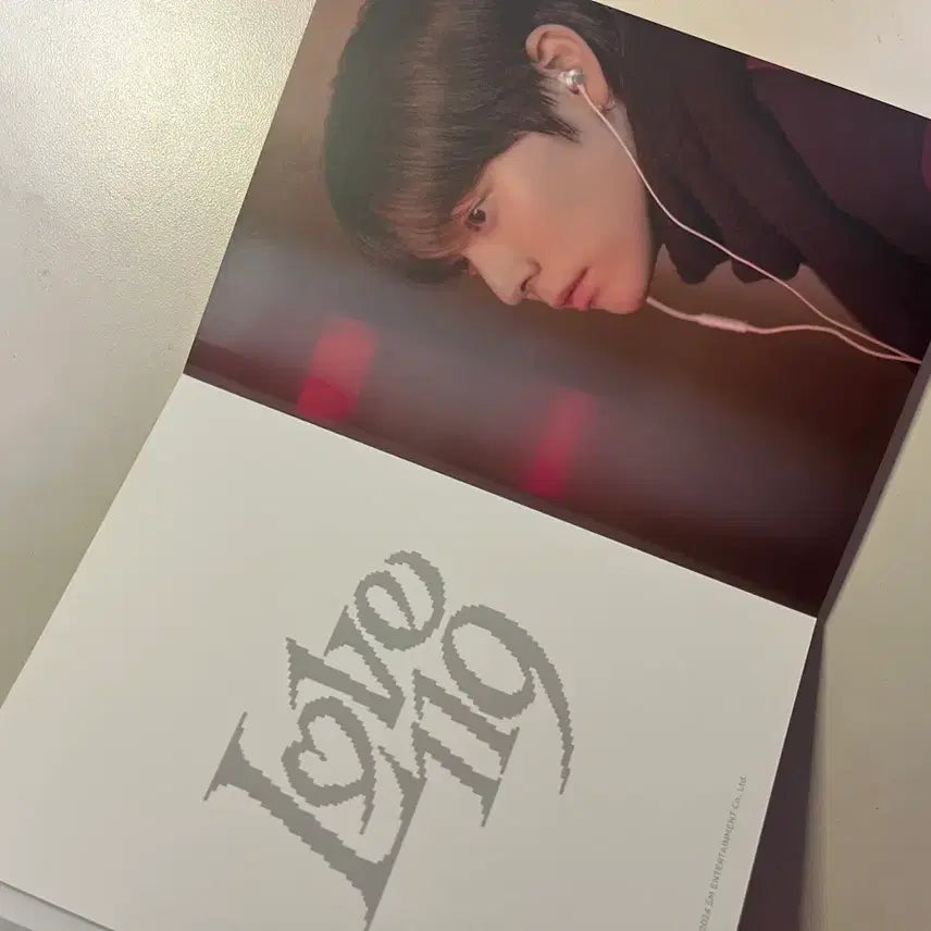 [BUNJANG] RIIZE Eunseok Love119 Postcard Book + 2 Photocards / 라이즈 love119 은석 엽서북 + 포토카드 두장